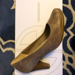Giani Bernini tan/beige pumps